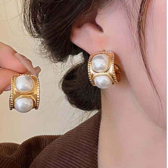 Gold plated Hoop Earrings - With Faux White Pearls - NEW - Picture 3 of 4